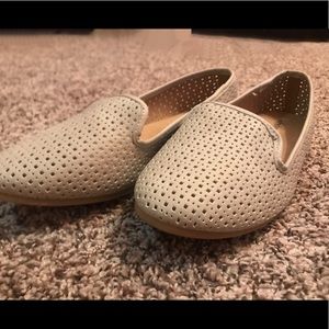 beige flats/loafers